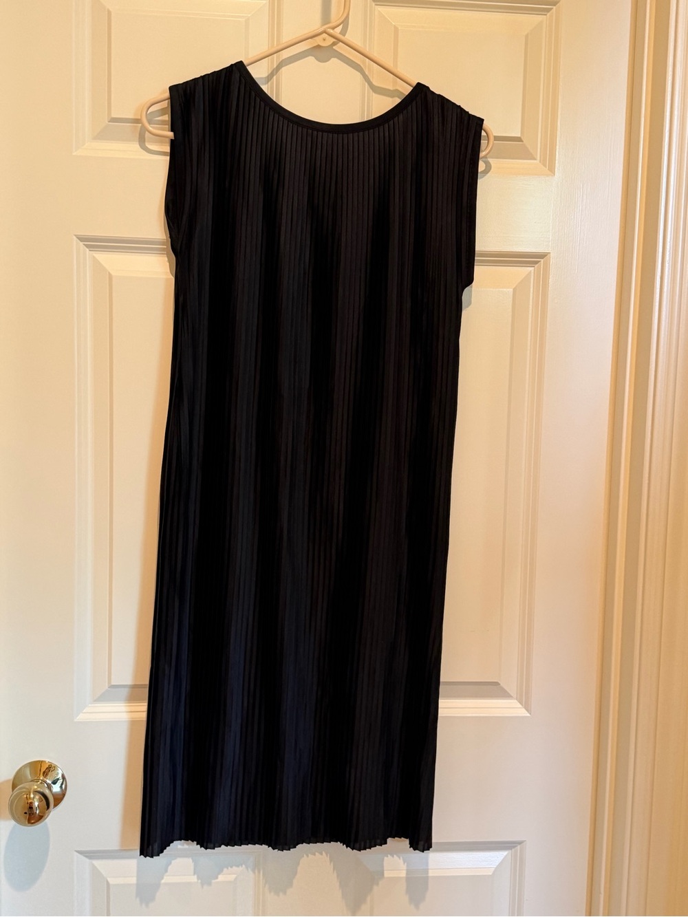 Vintage 1970s Sleeveless Black Pleated Midi Dress